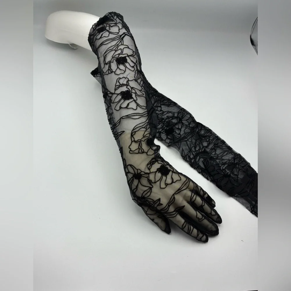 NWT. Zara Black Long Tulle Gloves. Size M.